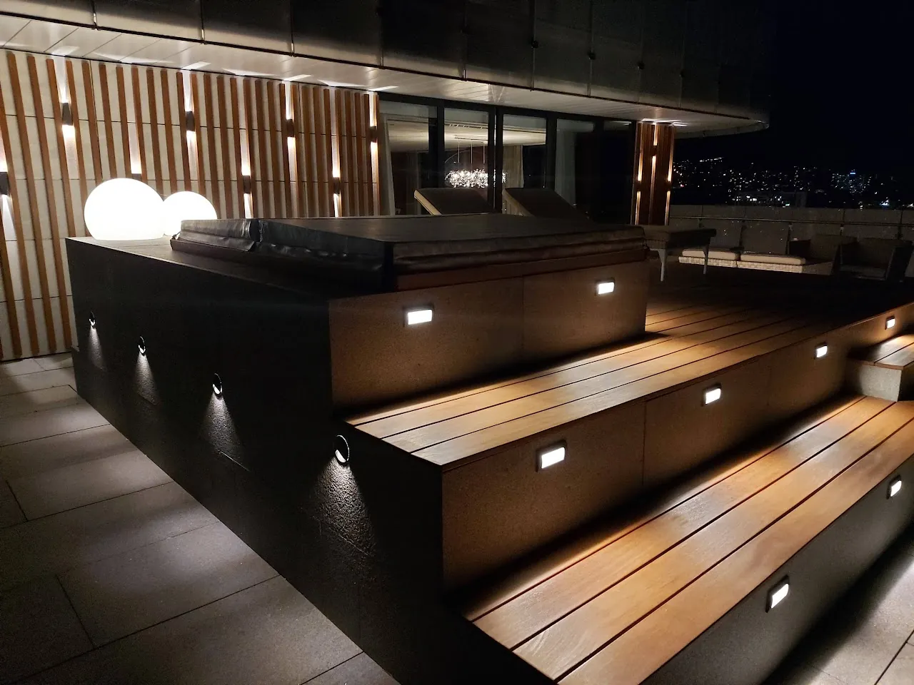 Апартаменты Hyatt — встроенная мебель и спальное место